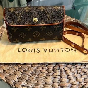 Louis Vuitton Monogram Pochette Florentine